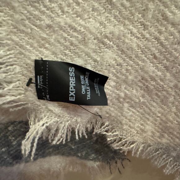 Express Winter Scarf Plaid Pattern - Picture 3 of 6